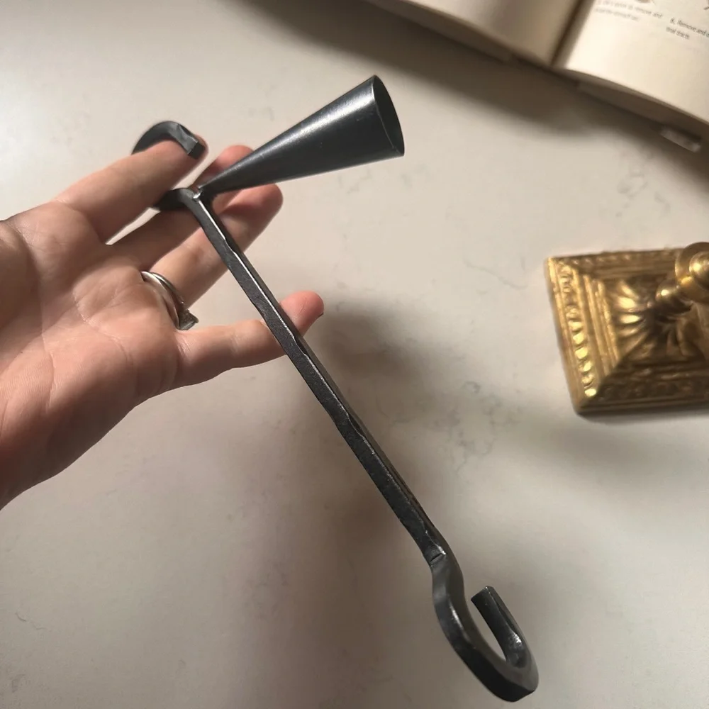 Metal candle snuffer